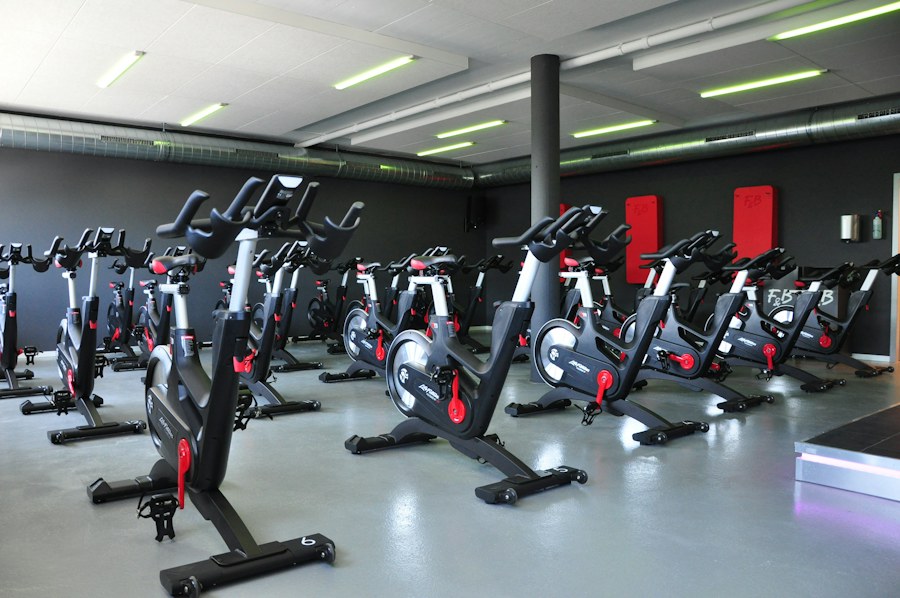 Sportuitrusting voor beginners bij thuis sporten